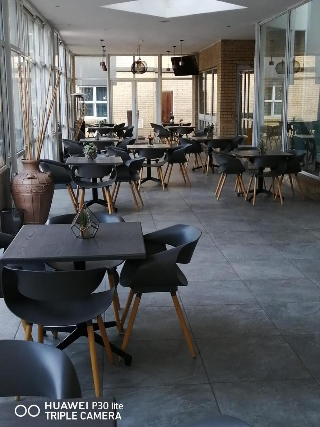 Holiday Inn Johannesburg Airport By Ihg Kempton Park Exterior foto