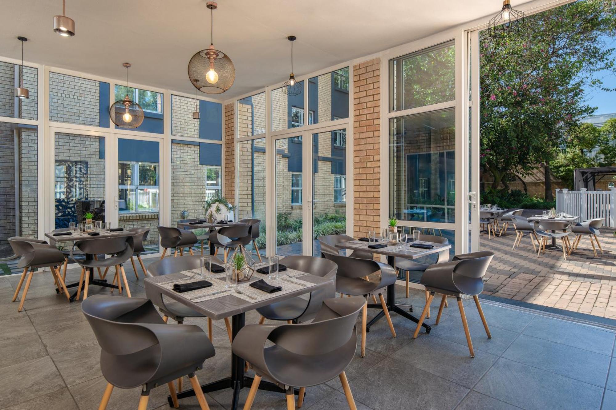 Holiday Inn Johannesburg Airport By Ihg Kempton Park Exterior foto